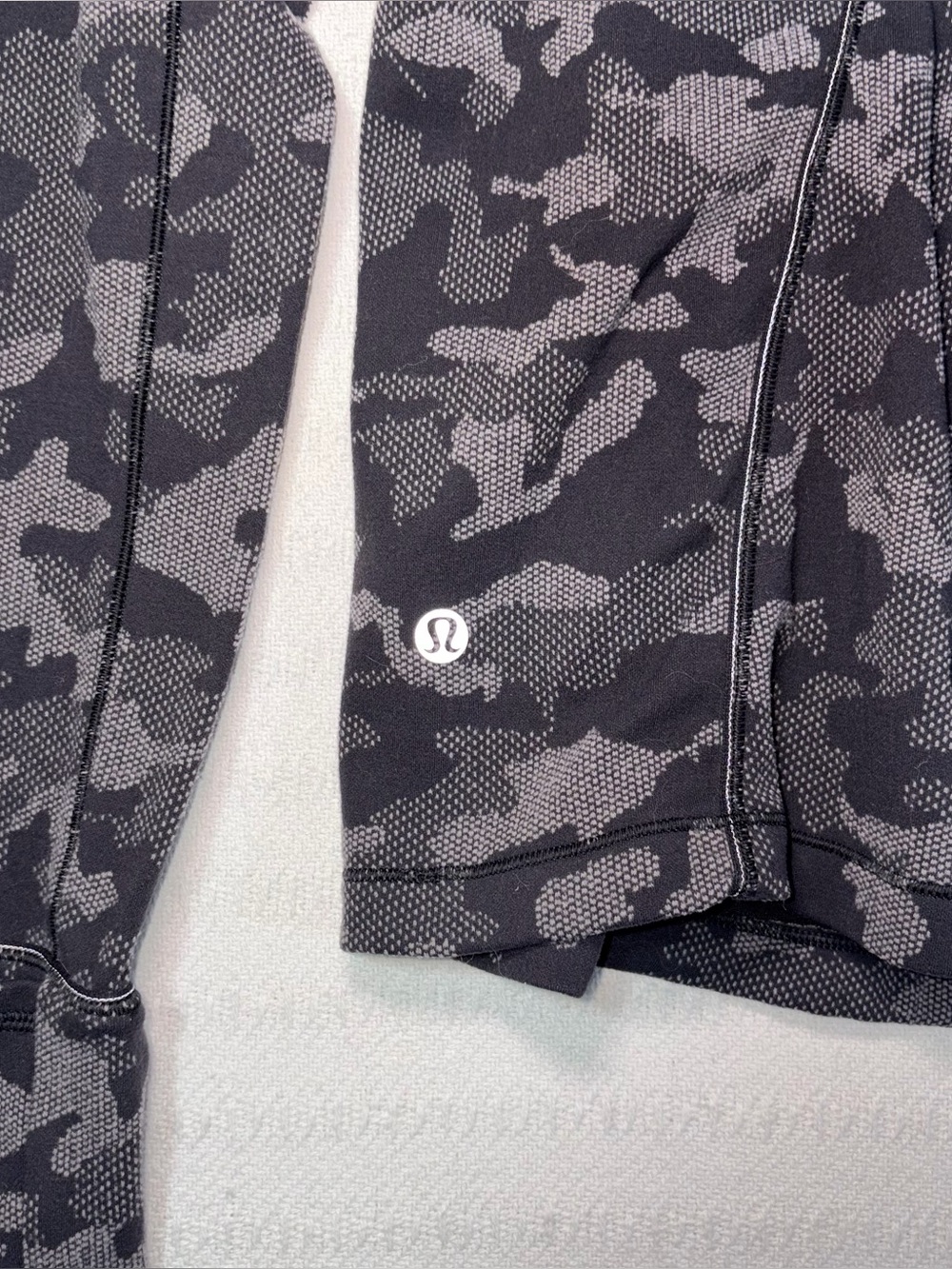Lululemon Run Briskly Long Sleeve 1/2 Zip Pullover Top Womens Size 6 Workout Gym - Picture 4 of 8